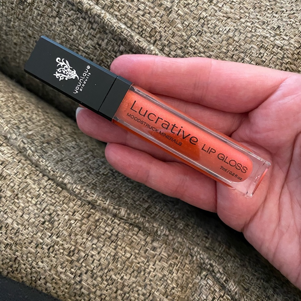 Younique lucrative lip gloss